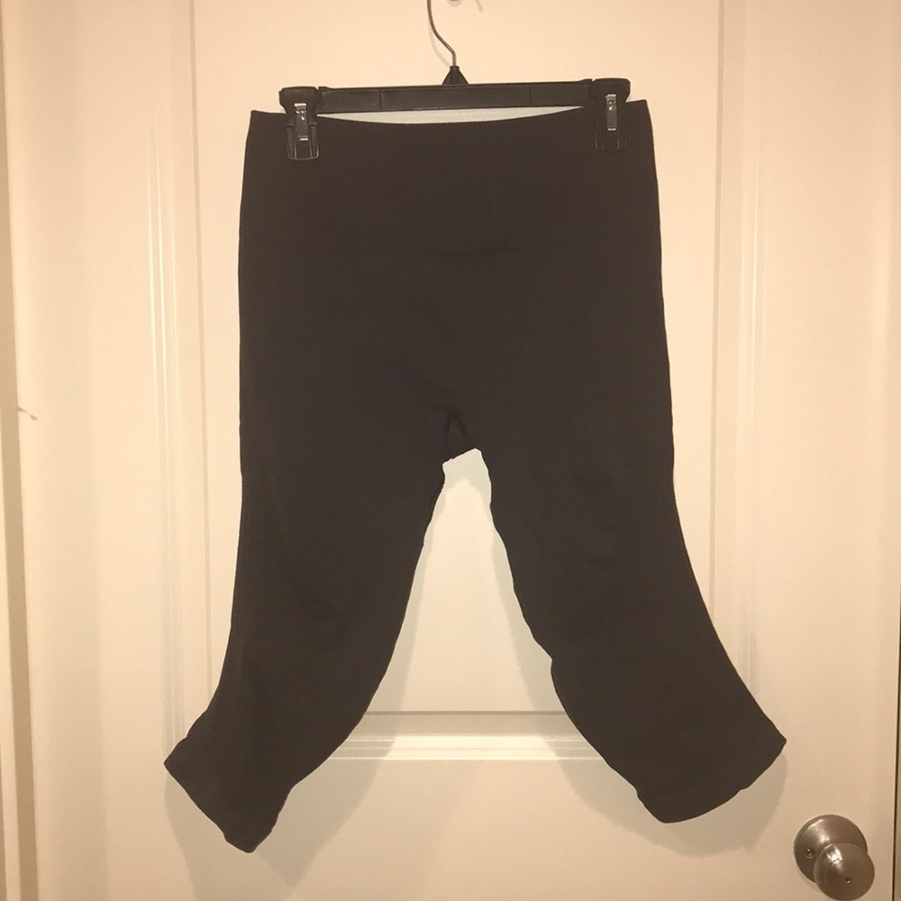 Lululemon dark grey cropped pants